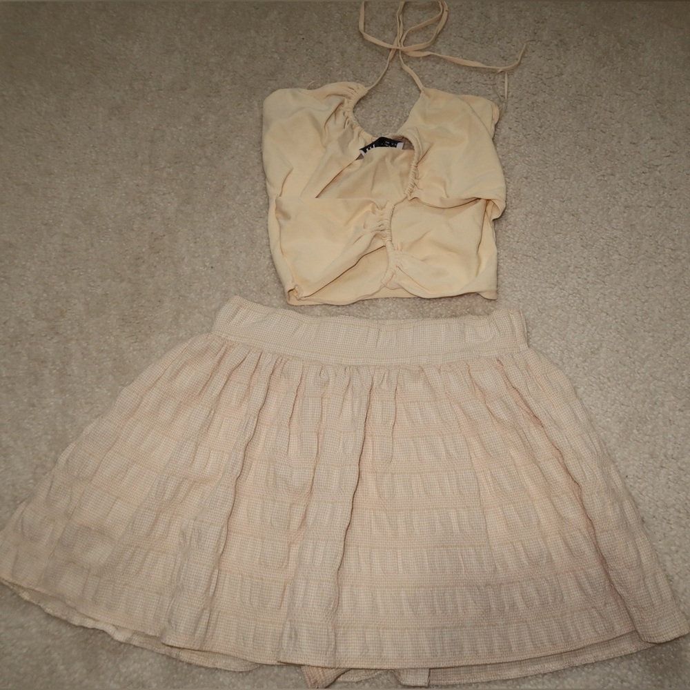Zara skirt set
Xs skirt
M top
Top fits more like a small
Both are stretchy